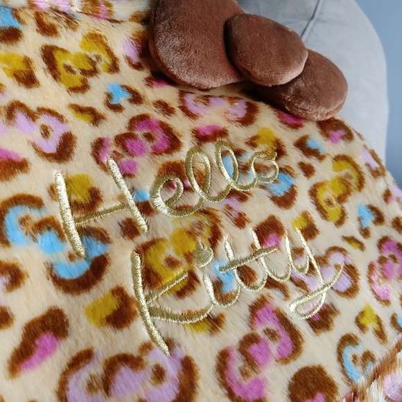 Hello Kitty rainbow leopard print bow fuzzy plush backpack - Picture 3 of 3